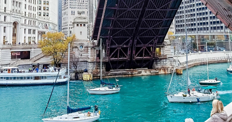 10 Things You Should Absolutely Do on The Chicago Riverwalk