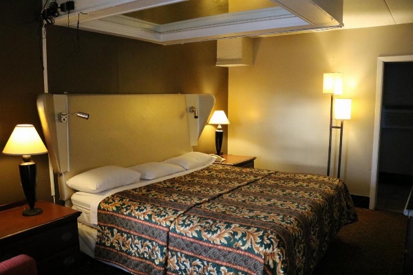 Miami Inn & Suites image 1